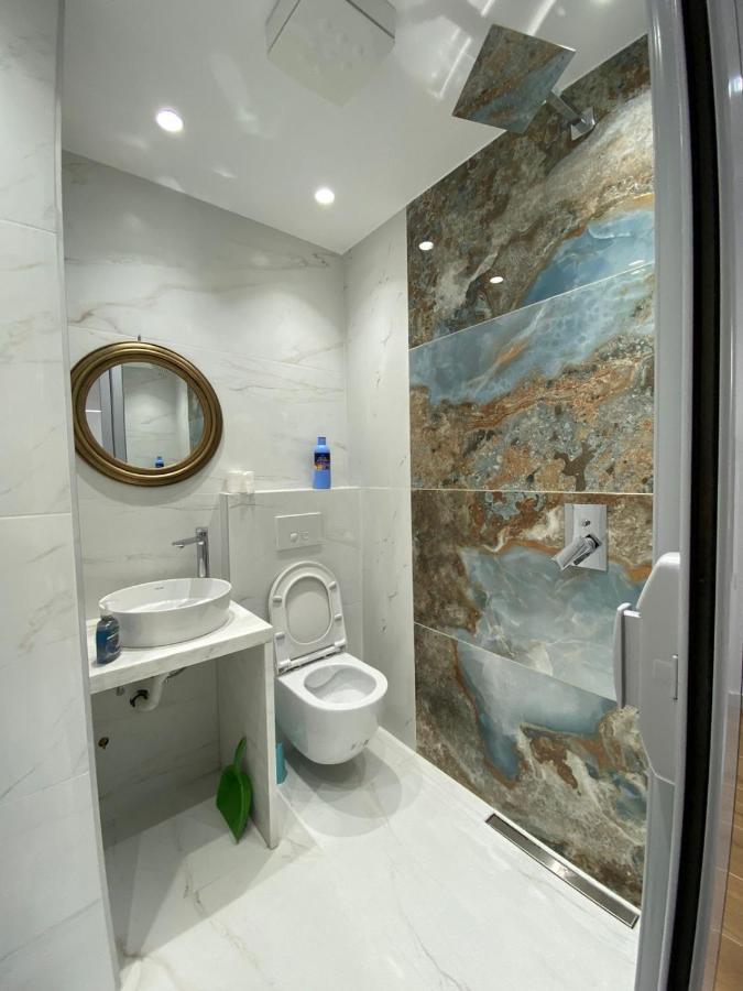 Apartament In Blloku In Front Of Taiwan Tirana Exterior foto